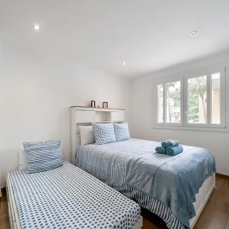 Modern Apartment, Steps From Tramway Apartment *