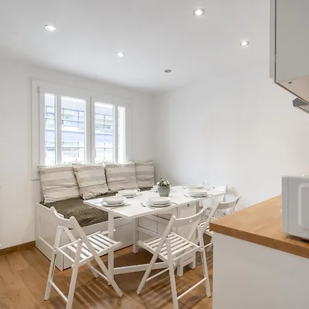 Modern Apartment, Steps From Tramway Apartment