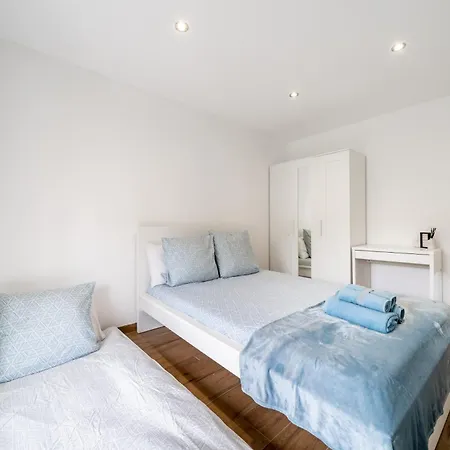 Modern Apartment, Steps From Tramway Daire Nice