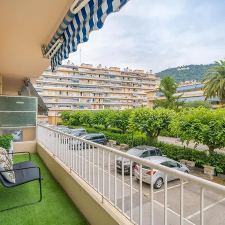 Modern Apartment, Steps From Tramway Daire