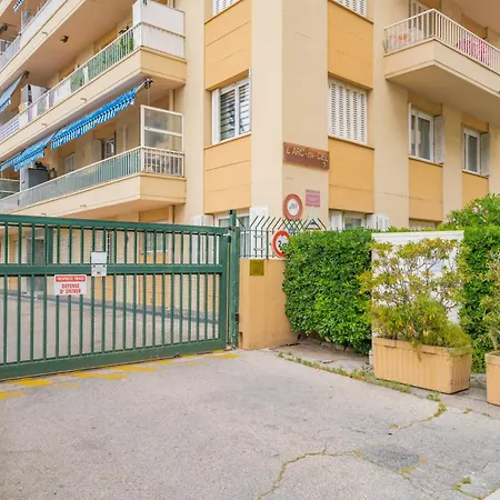 Modern Apartment, Steps From Tramway شقة نيس