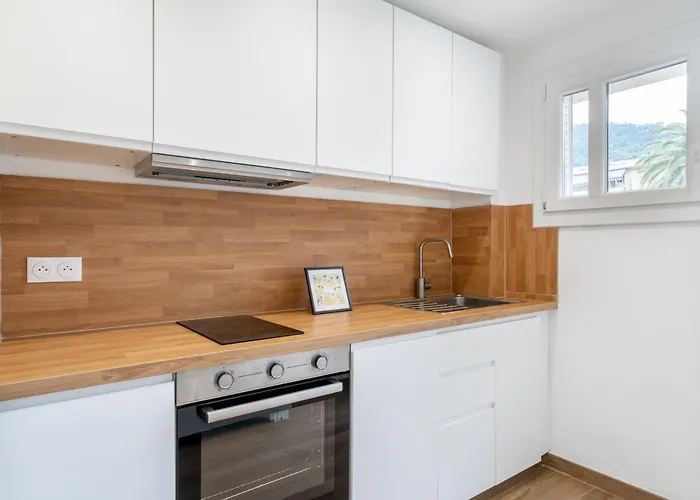 Modern Apartment, Steps From Tramway