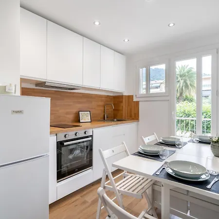 Modern Apartment, Steps From Tramway Apartment *