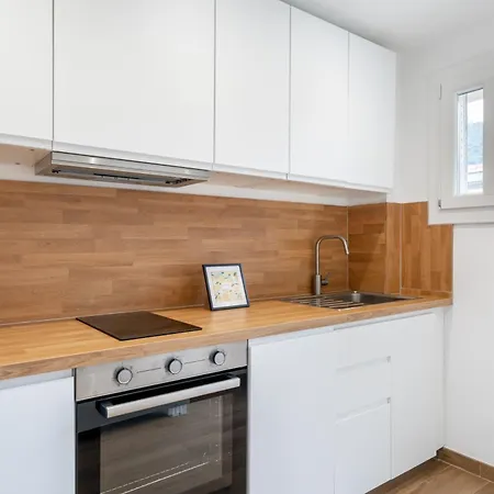 Modern Apartment, Steps From Tramway