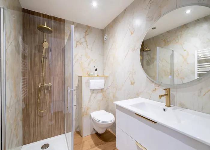 Modern Apartment, Steps From Tramway Апартаменты