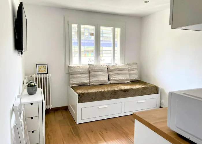 Modern Apartment, Steps From Tramway *